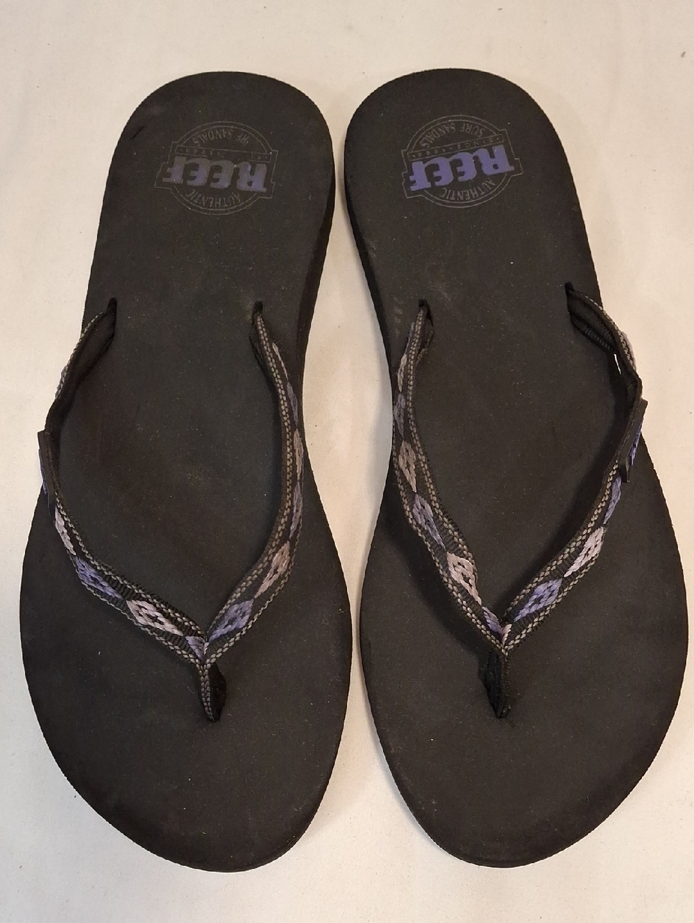 Reef Women’s Black Thong Sandals with Purple-Accent Braided Straps.Lightly Worn.